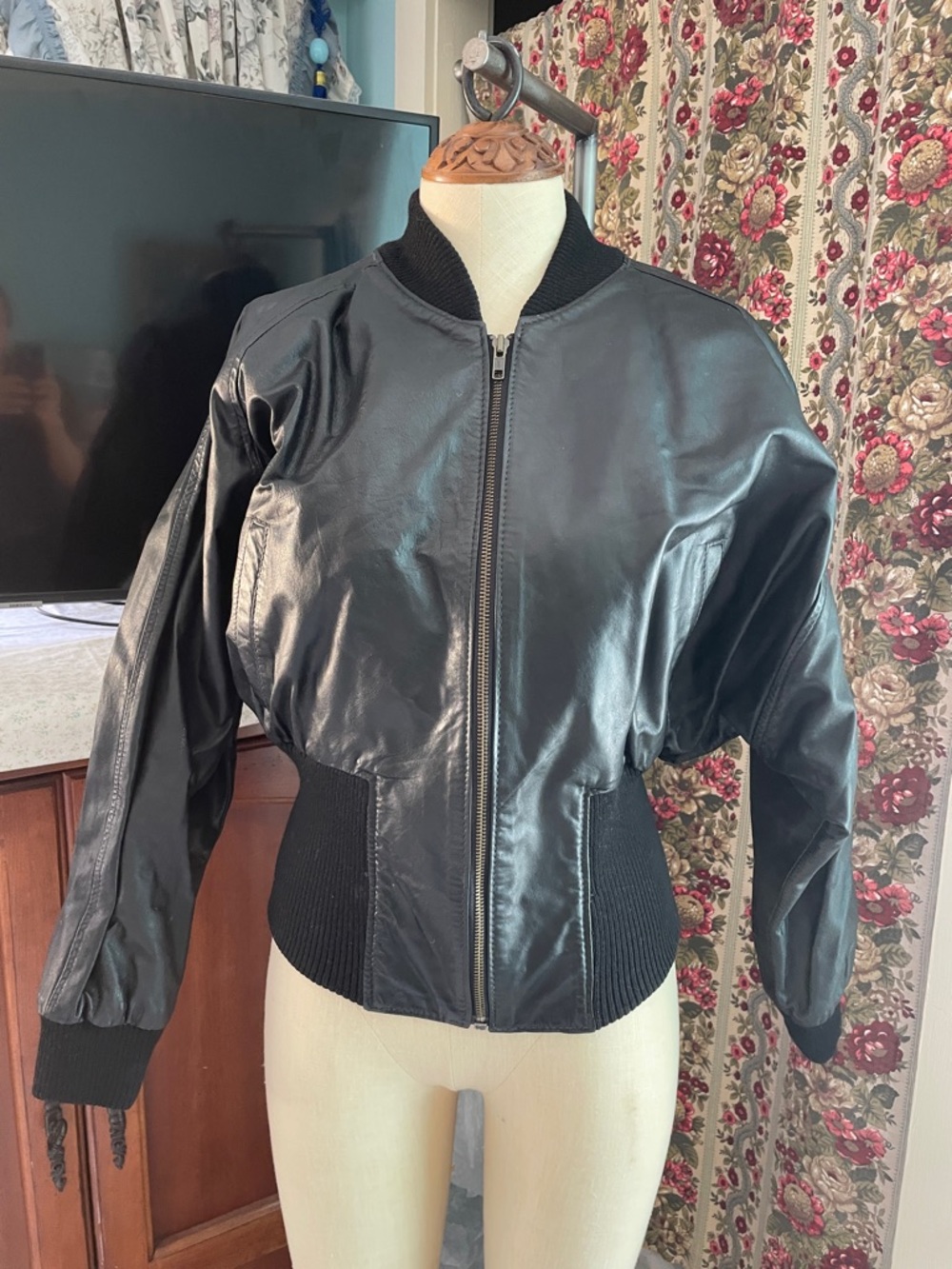 Vintage Black 100% Genuine Leather Bomber Jacket with Ribbed Waist